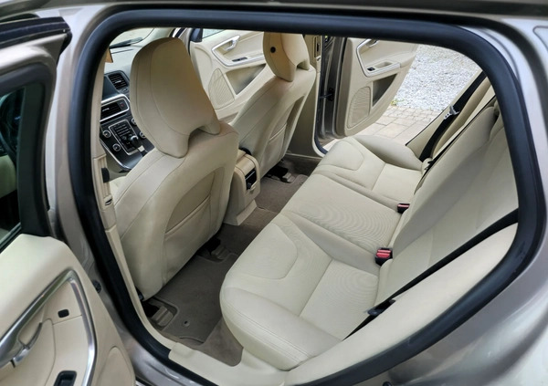 Volvo V60 cena 31900 przebieg: 201900, rok produkcji 2010 z Lublin małe 29